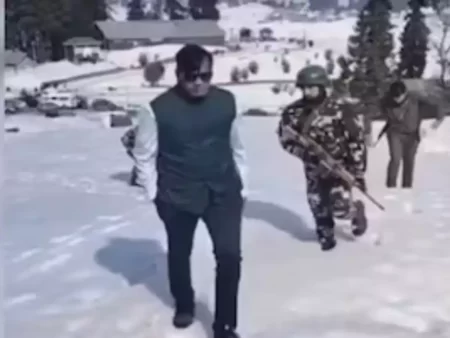 Imposter Poses As Additional Director In PMO, Arrested man-posing-as-top-pmo-functionary-arrested-in-srinagar