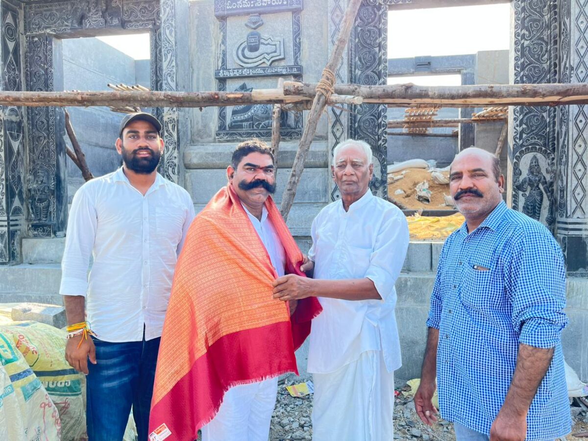 Upender Reddy Addula T Upender Reddy Offers Financial Support For Shiva Temple Wall ...