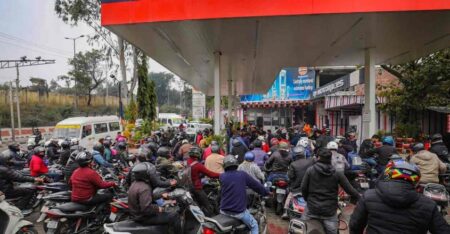 Truckers Protest Sparks Fuel Fears: Heavy Rush In Petrol Bunks protest against new hit-and-run law, long queues at petrol pumps