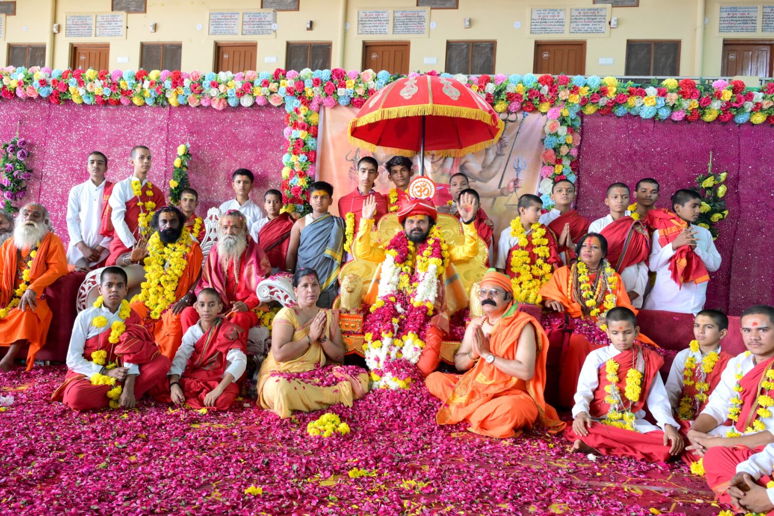 Adinath Sect’s Chief Priest Kalkiram Maharaj Claims End of Kali Yuga Kalkiram Maharaj blessings