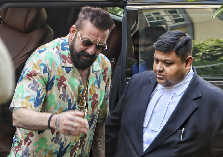 Sanjay Dutt Apologizes to NCW Over Controversial Song 2 Sanjay Dutt appears before NCW over 'Sarke Chunar' song row, © PTI