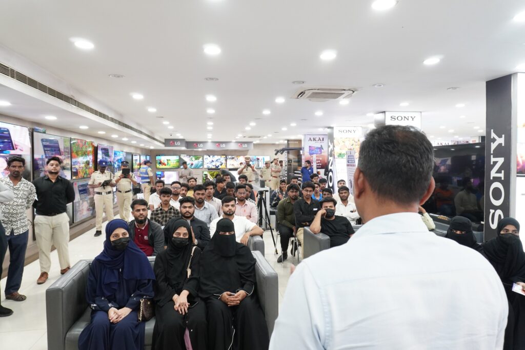 Golconda Zone Police Host "Jaagrut Hyderabad" Cyber Awareness Class 2 “Jaagrut Hyderabad – Surakshit Hyderabad” initiative, the Golconda Zone Police organized a comprehensive Cyber Crime Awareness Programme
