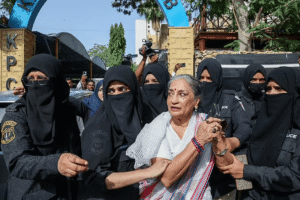 Renowned Activist and Dancer Sheema Kermani Manhandled in Pakistan Dancer Sheema Kermani manhandled